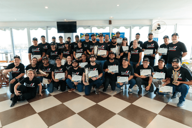 líderes da Fernandez Papel vivenciam uma experiência prática de liderança com a Marka Result